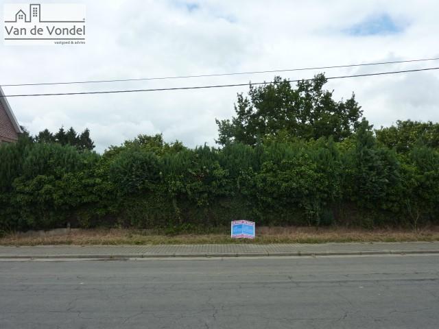 Bouwgrond HOB 6a90ca.
Rustig en strategisch gelegen !