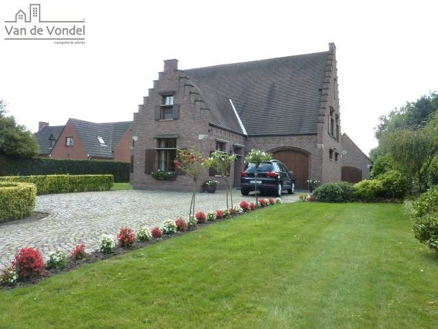 Prachtige villa op 15a80ca
te Gijzegem.