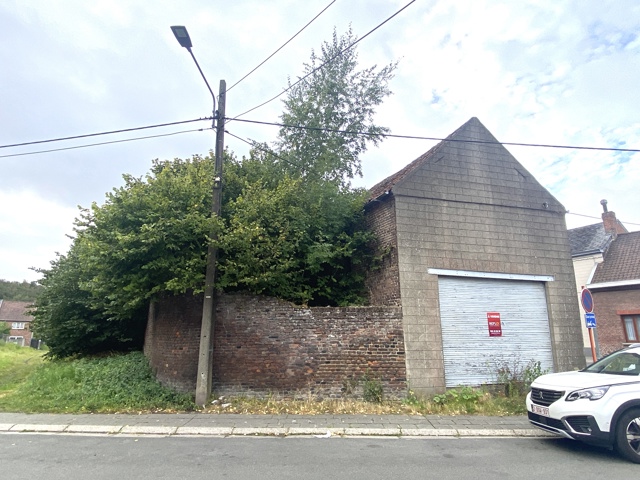 Hangar de 85 m2 avec grand terrain