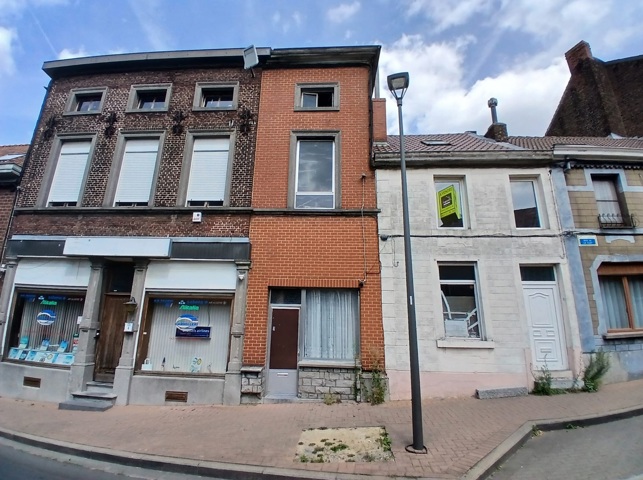 Maison � r�nover avec jardin - A saisir !