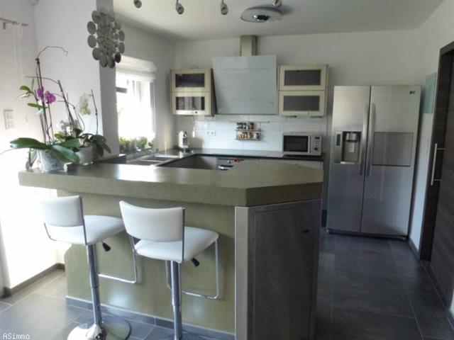 House with 5 bedrooms next to Shape