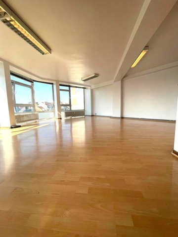 SPLENDIDES BUREAUX ? TOUR & TAXIS