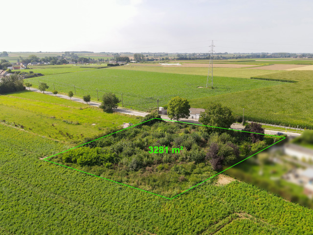 Terrain à bâtir de 3281m2 dans un secteur prisé.