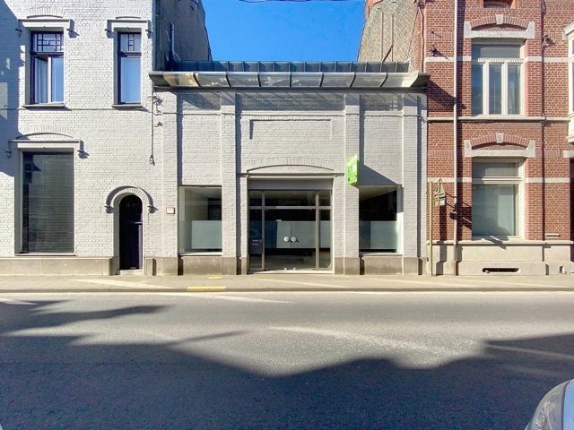 Belle surface commerciale de +/- 60m² entre la gare et le centre-ville de Mouscron !
