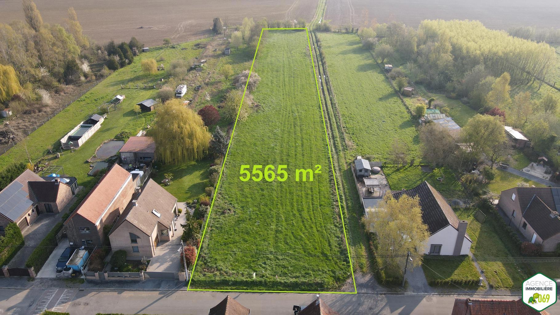 Terrain à bâtir de 5565 m² dans un secteur prisé.