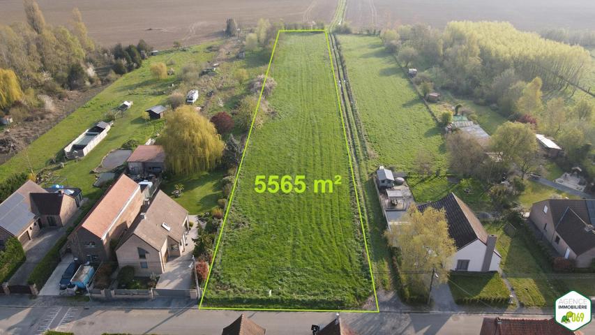Terrain à bâtir de 5565 m² dans un secteur prisé.