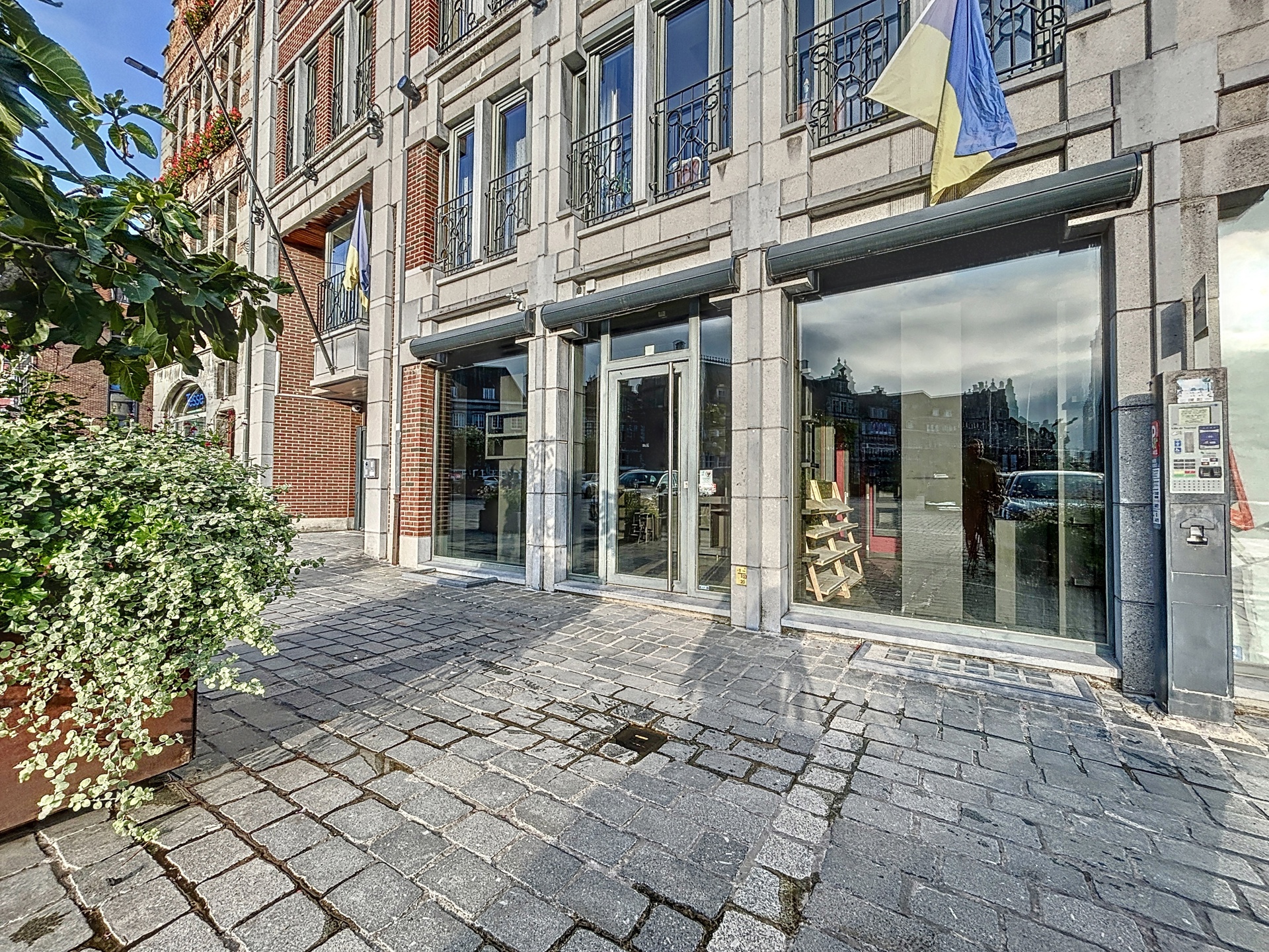 Belle surface commerciale de 100 m² idéalement située au cœur de la Grand’Place de Tournai !