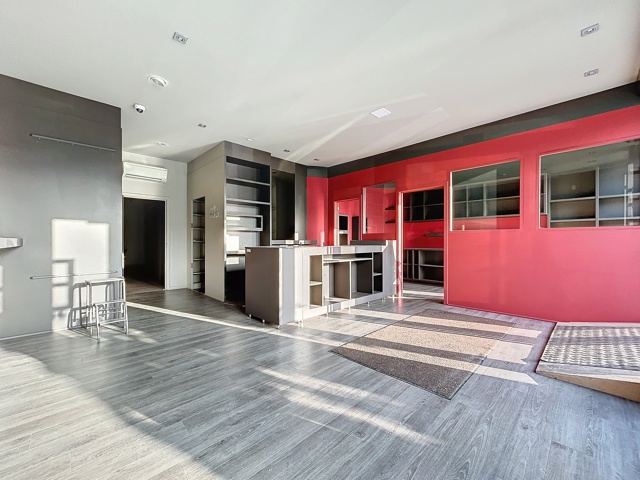 Belle surface commerciale de 100 m² idéalement située au cœur de la Grand’Place de Tournai !