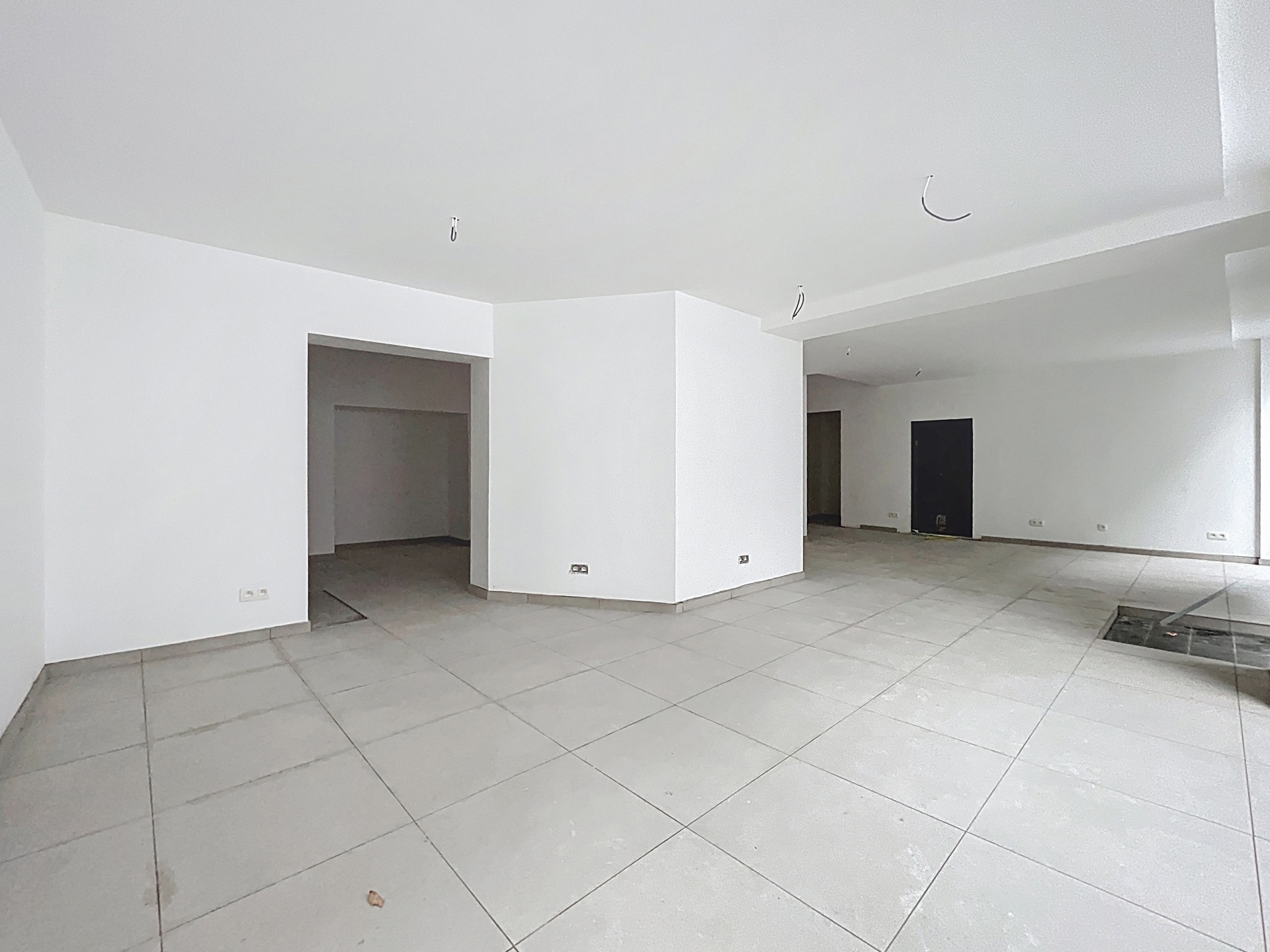 Surface commerciale au centre ville de Tournai ! Libre au 1e janvier ! 