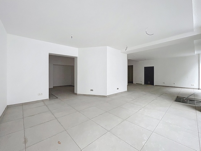 Surface commerciale au centre ville de Tournai ! Libre de suite!