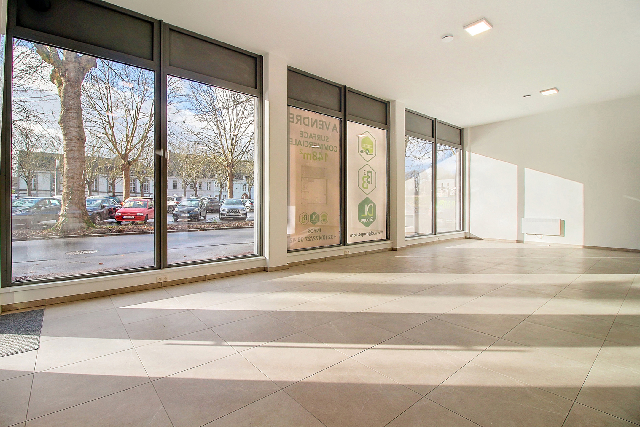 Belle surface commerciale située sur les quais ! 