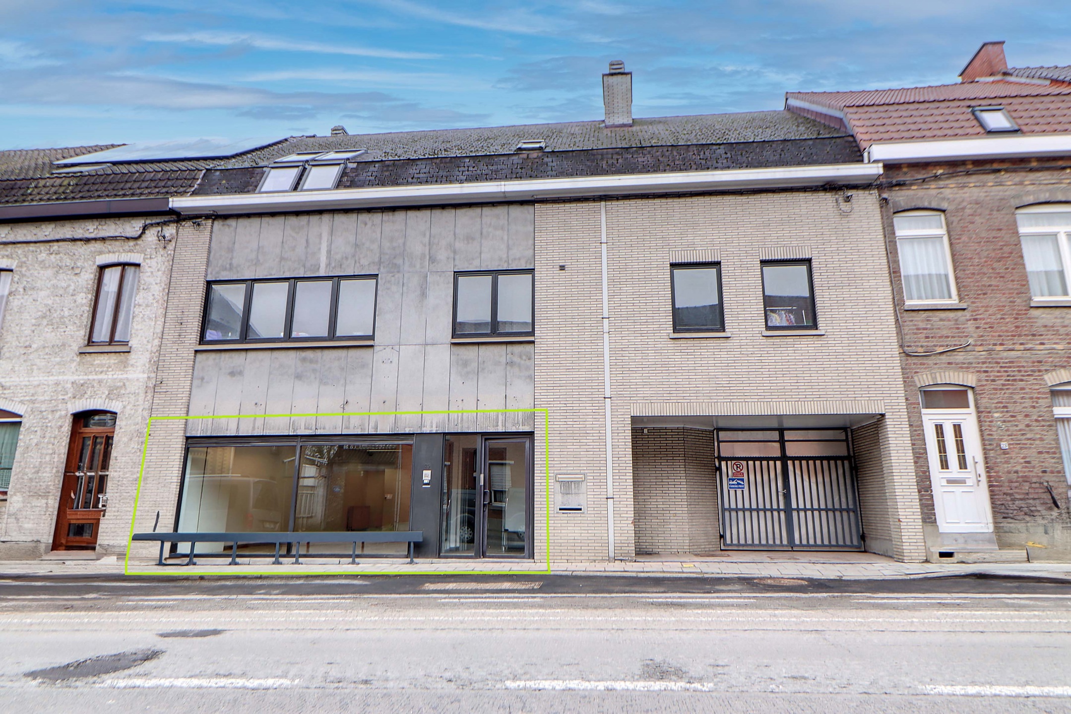 Belle surface commercial de +/- 70 m², idéalement située sur Pecq !