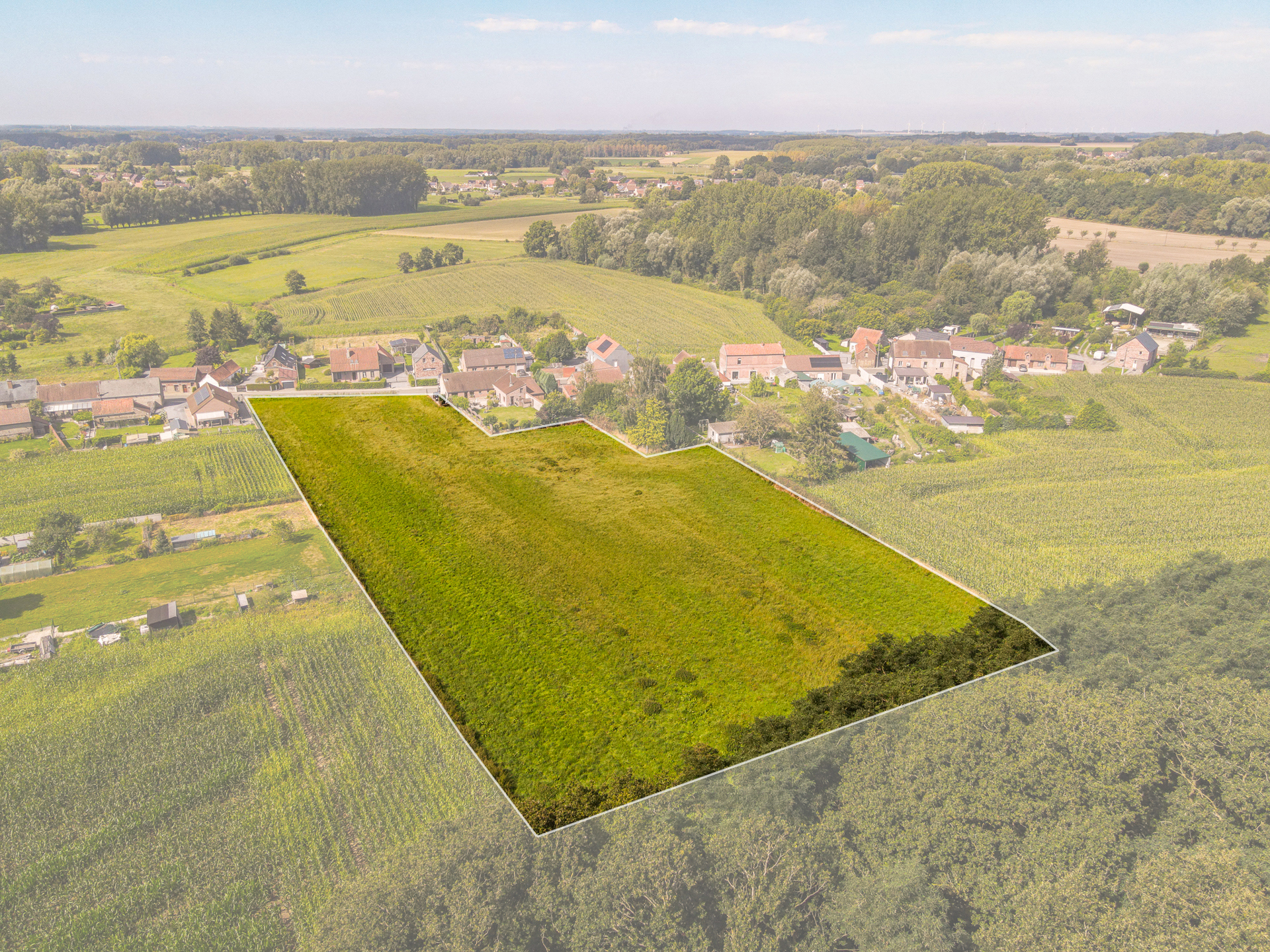 Terrain à bâtir de 9821m² avec une largeur de 47 mètres !