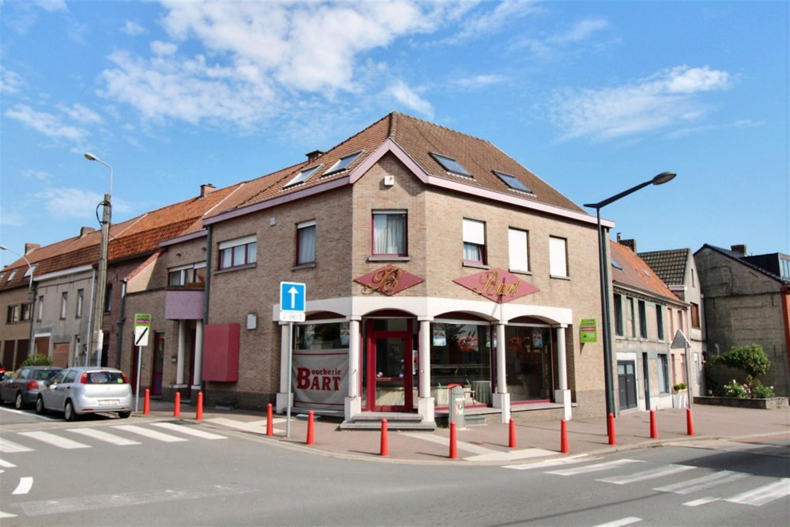 Superbe boucherie au centre du village de Dottignies. Libre le 1er janvier 2025.