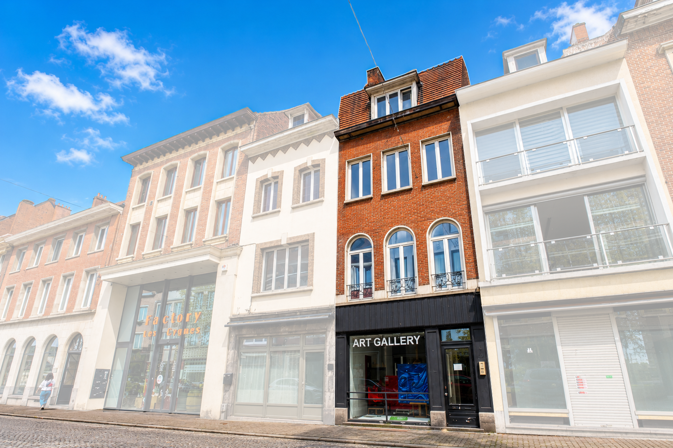 Immeuble mixte comprenant une surface commerciale et 1 logement !