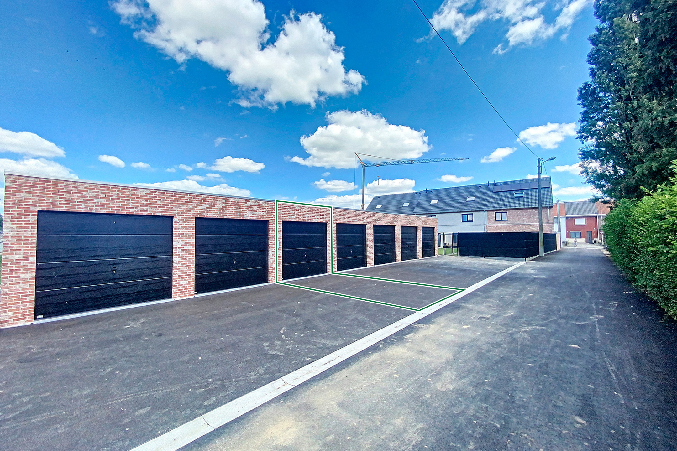 Garage avec place de parking à l`avant