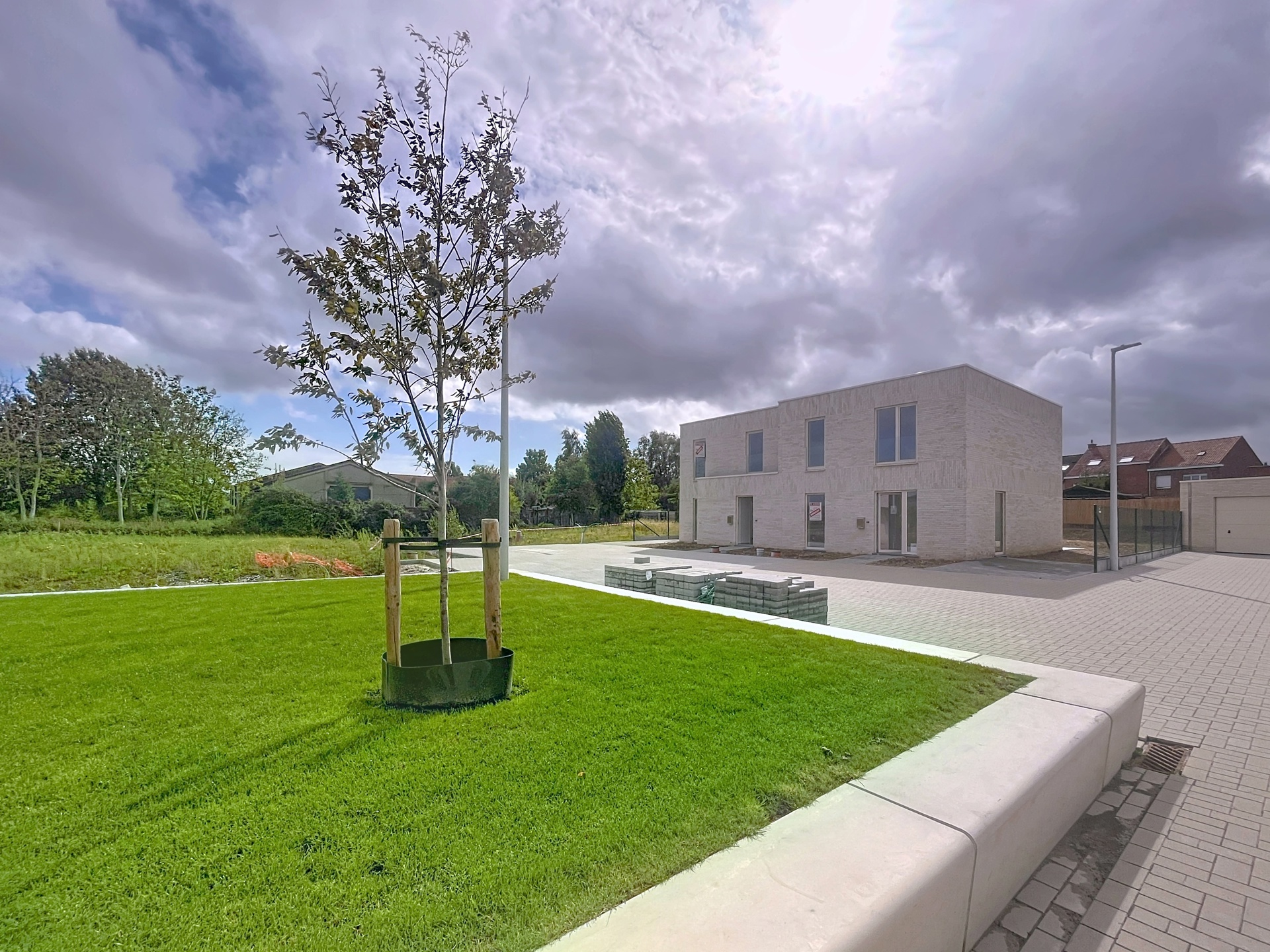 Maison neuve 3 façades avec 3 chambres, jardin, carport et parking à Rekkem. Libre de suite.