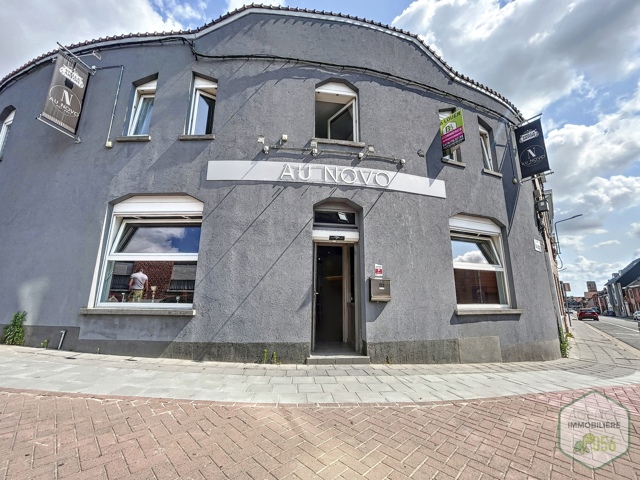 Café avec appartement attenant situé à deux pas du centre-ville. Libre de suite.