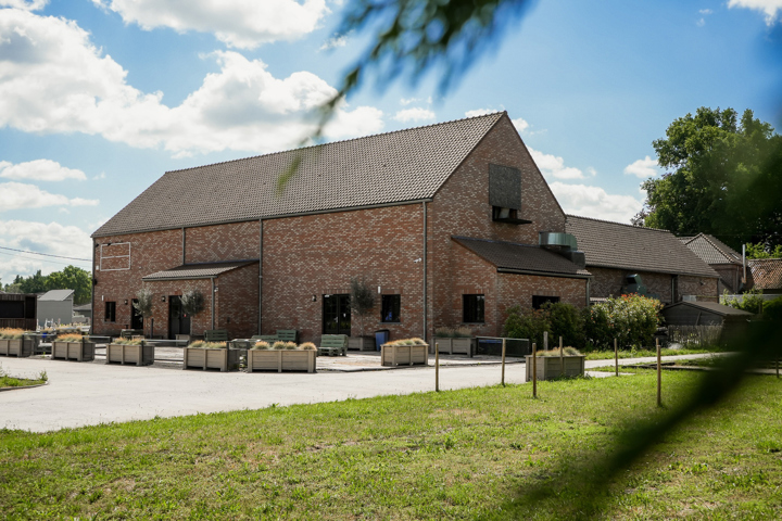 Bâtiment commercial de 500 m² avec grand parking !