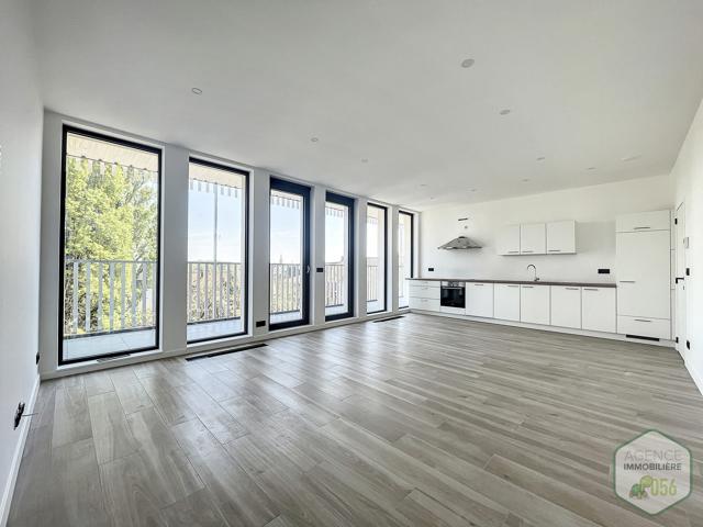 Appartement trois chambres avec terrasse, parking intérieur et cavette. Libre le 01 janvier 2026.