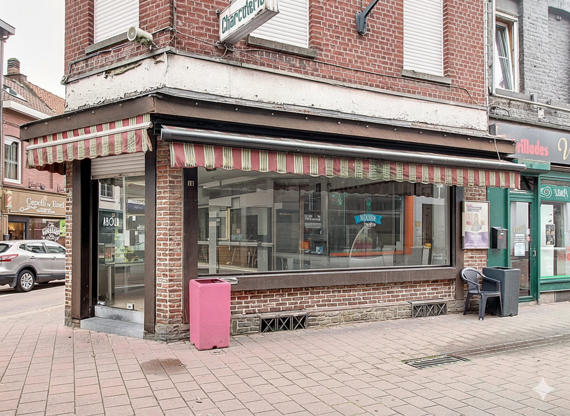 Rez-de-chaussée commercial situé en centre-ville. Libre immédiatement.