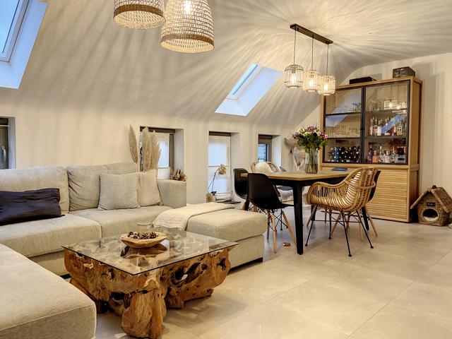 Bel appartement deux chambres avec emplacement de parking et terrasse ! Libre le 1er février 2026 !