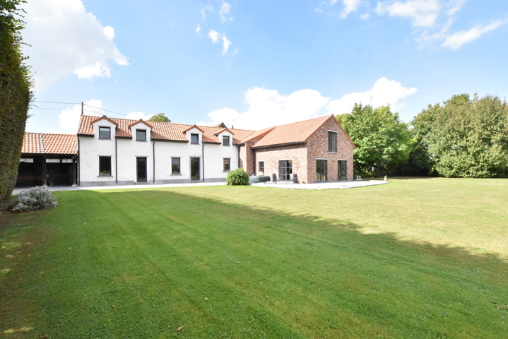 Propriété d’exception avec vue imprenable et beau potentiel 