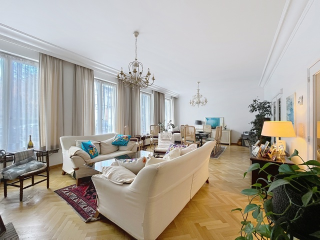 Superbe appartement deux chambres dans une résidence de standing en plein cœur de Tournai ! Libre le 1er février 2025 avec possibilité de suite ! 