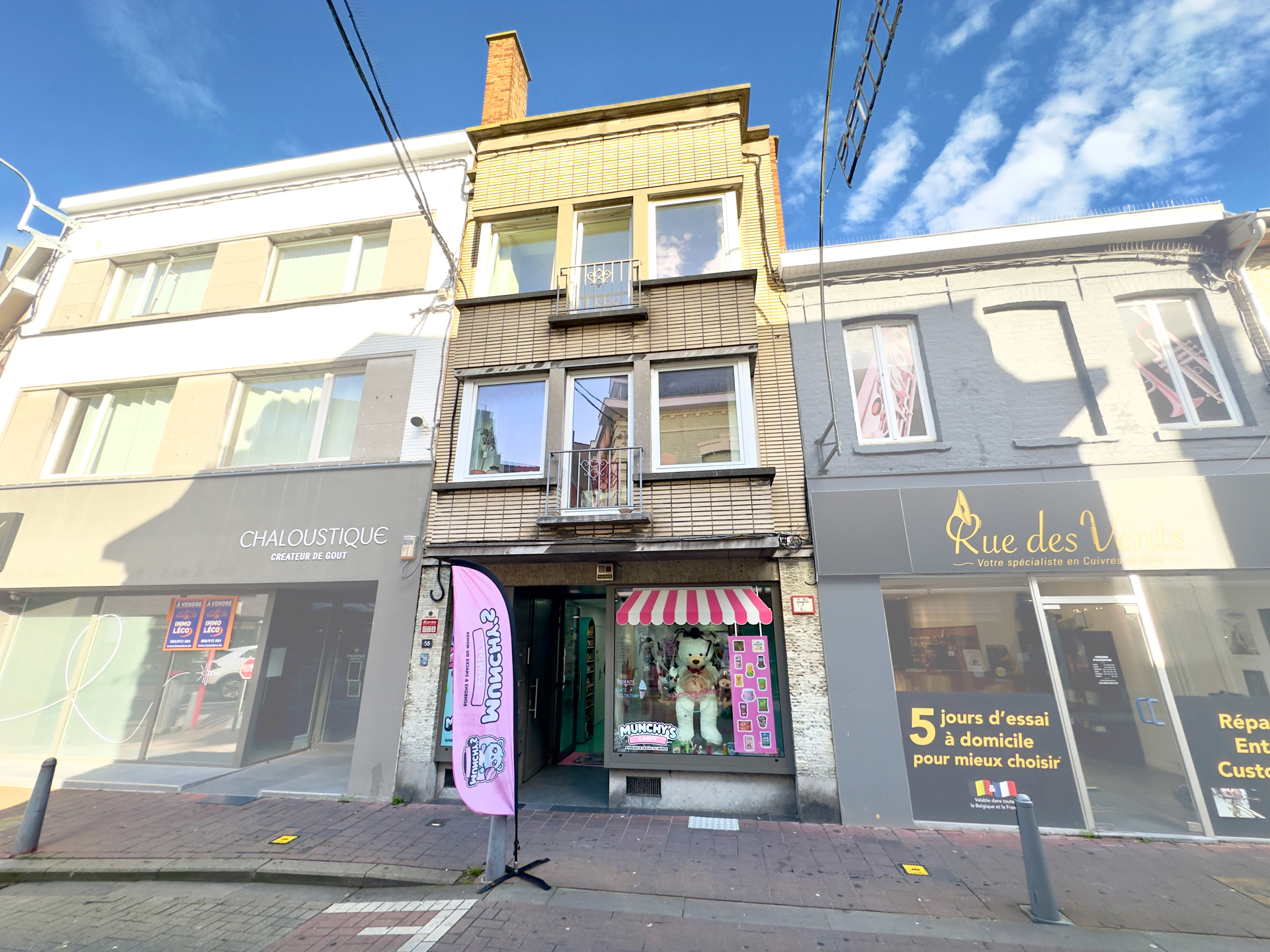 Immeuble de rapport avec 2 appartements et 1 surface commerciale rentabilité de 5,53%