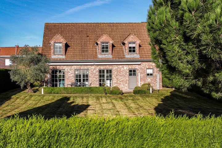 Villa avec vue sur la campagne et érigée sur 1045m²