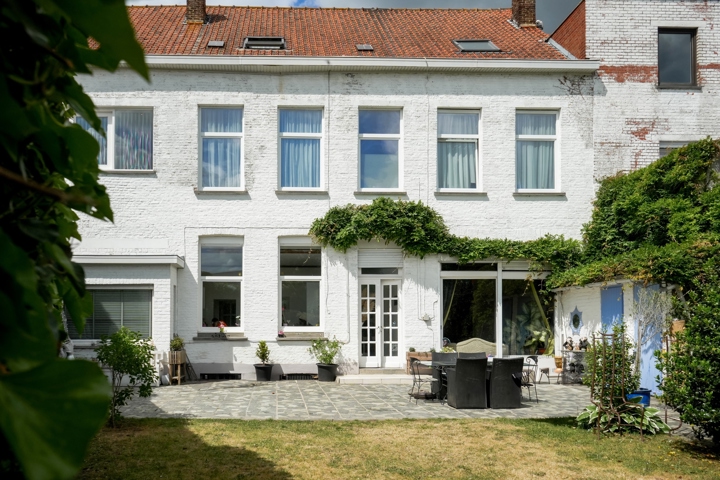 Maison de maître avec 3 chambres et espace supplémentaire pour profession libérale sur 2 000 m² !