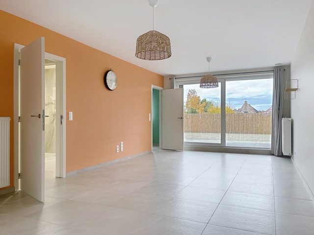 Appartement neuf au rez-de-chaussée avec 2 chambres, terrasse de 40m2 et garage. Libre de suite.