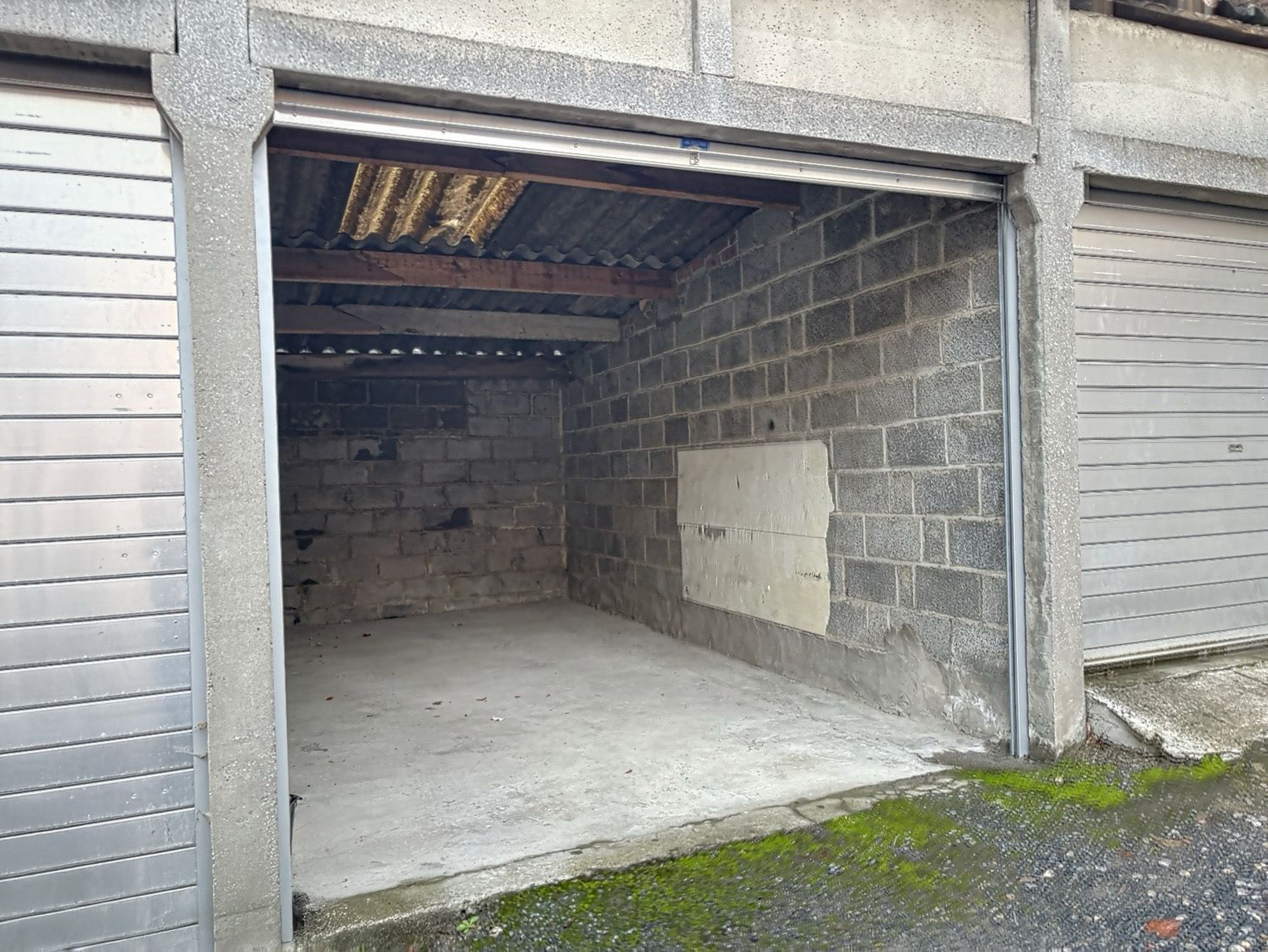 Garage à louer sur le Boulevard de Tournai ! Libre de suite !