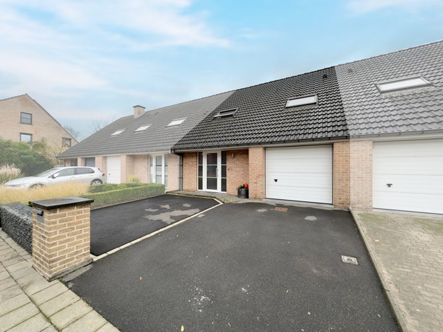 Maison récente avec 3 chambres, garage, jardin et parking ! 