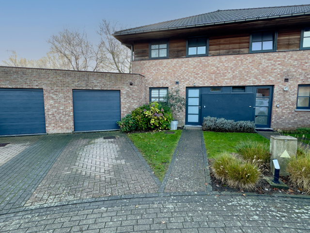 3 façades dans un clos résidentiel avec 4 chambres, garage et jardin