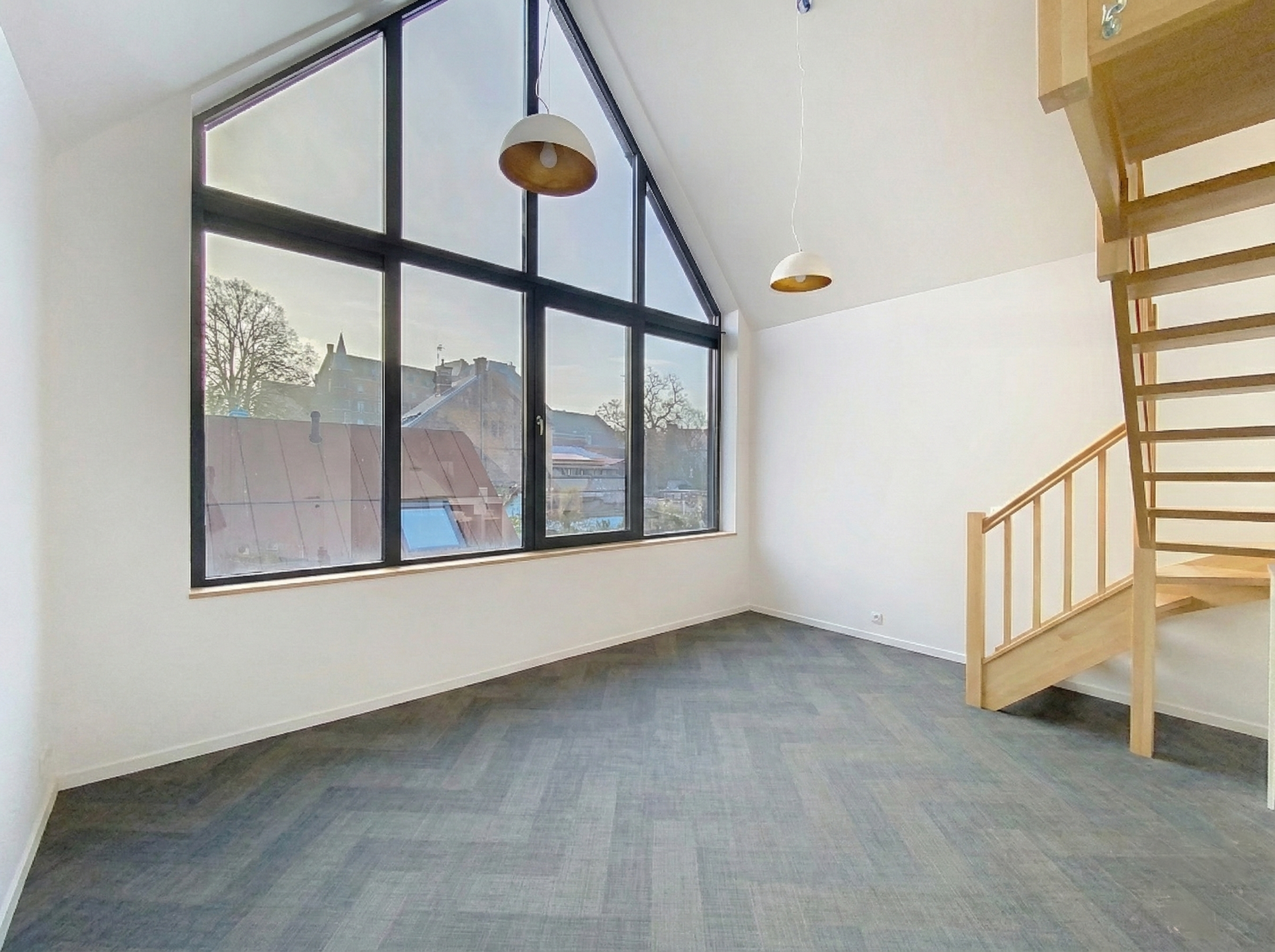 Superbe appartement 2 chambres en duplex au coeur du centre ville ! Libre de suite. 