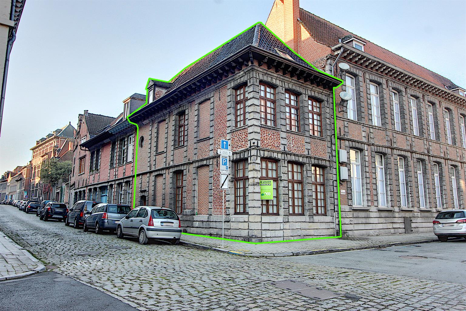 Belle maison 3 chambres en plein cœur du centre-ville ! Libre le 1er mars avec possibilité au 1er février 2026. 