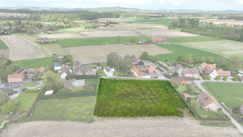 Terrain à bâtir exposé ouest, au calme sur +/- 4000m² !