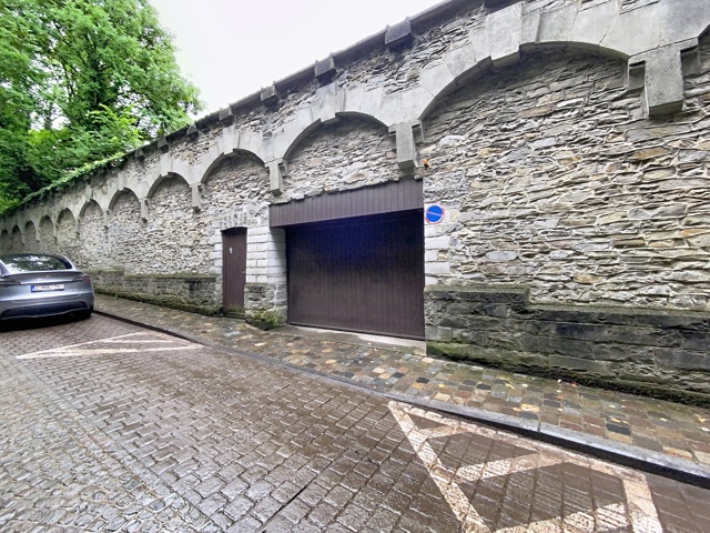 Garage une voiture dans la résidence le Versailles III. Libre de suite ! 