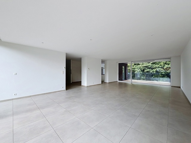 Appartement de 220m² de haut standing avec 3 chambres, terrasse et garage. Libre le 1er juillet 2026.