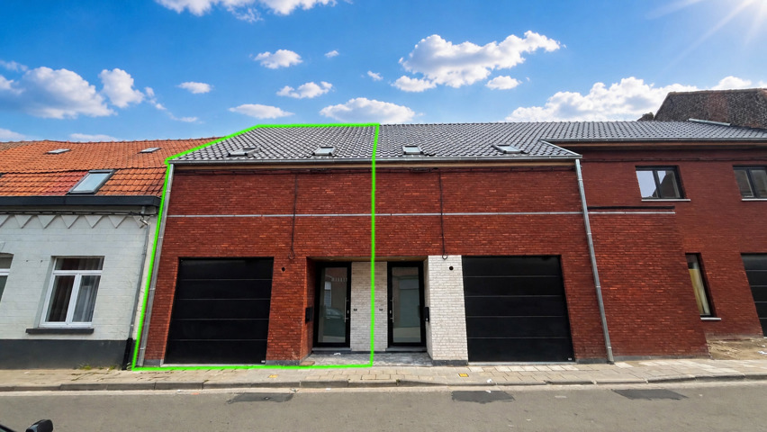 Maison neuve avec 2 chambres, petit jardin et garage. Libre de suite.