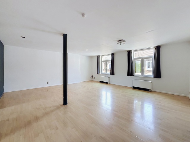 Bel appartement avec 2 chambres, entre le centre-ville et la gare. Libre de suite.
