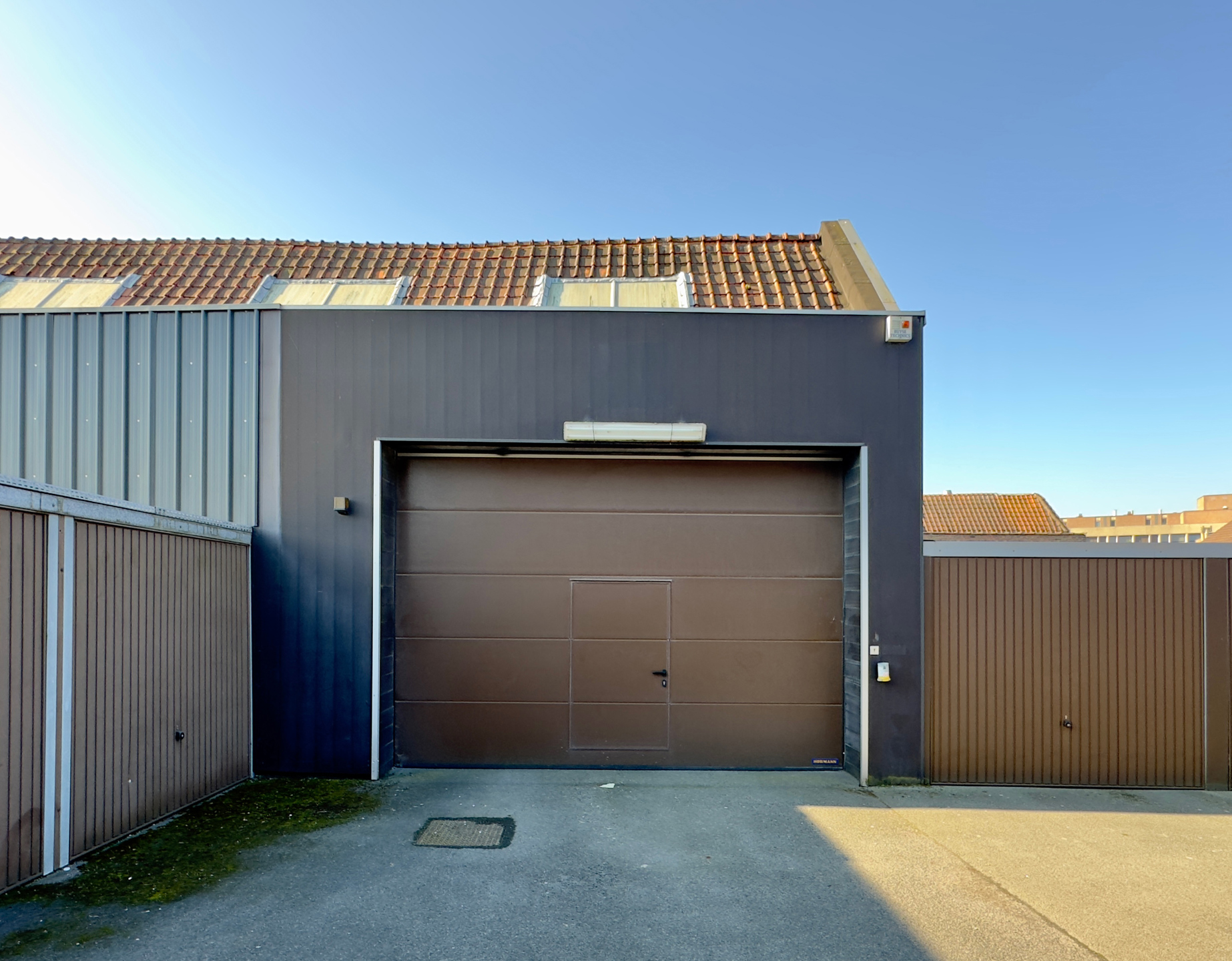 Entrepôt de 475m2 avec garage ! Libre de suite.