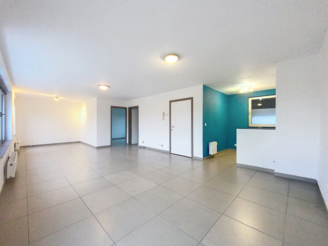 Appartement une chambre avec emplacement de parking et cave. Libre le 1er août 2026.
