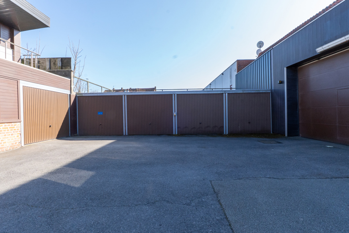 Garage sécurisé situé proche du centre-ville de Mouscron. Libre le 1er juillet 2026.