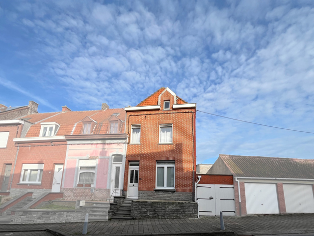 Maison 3 façades avec 3 chambres, un bureau et jardin. Libre de suite.