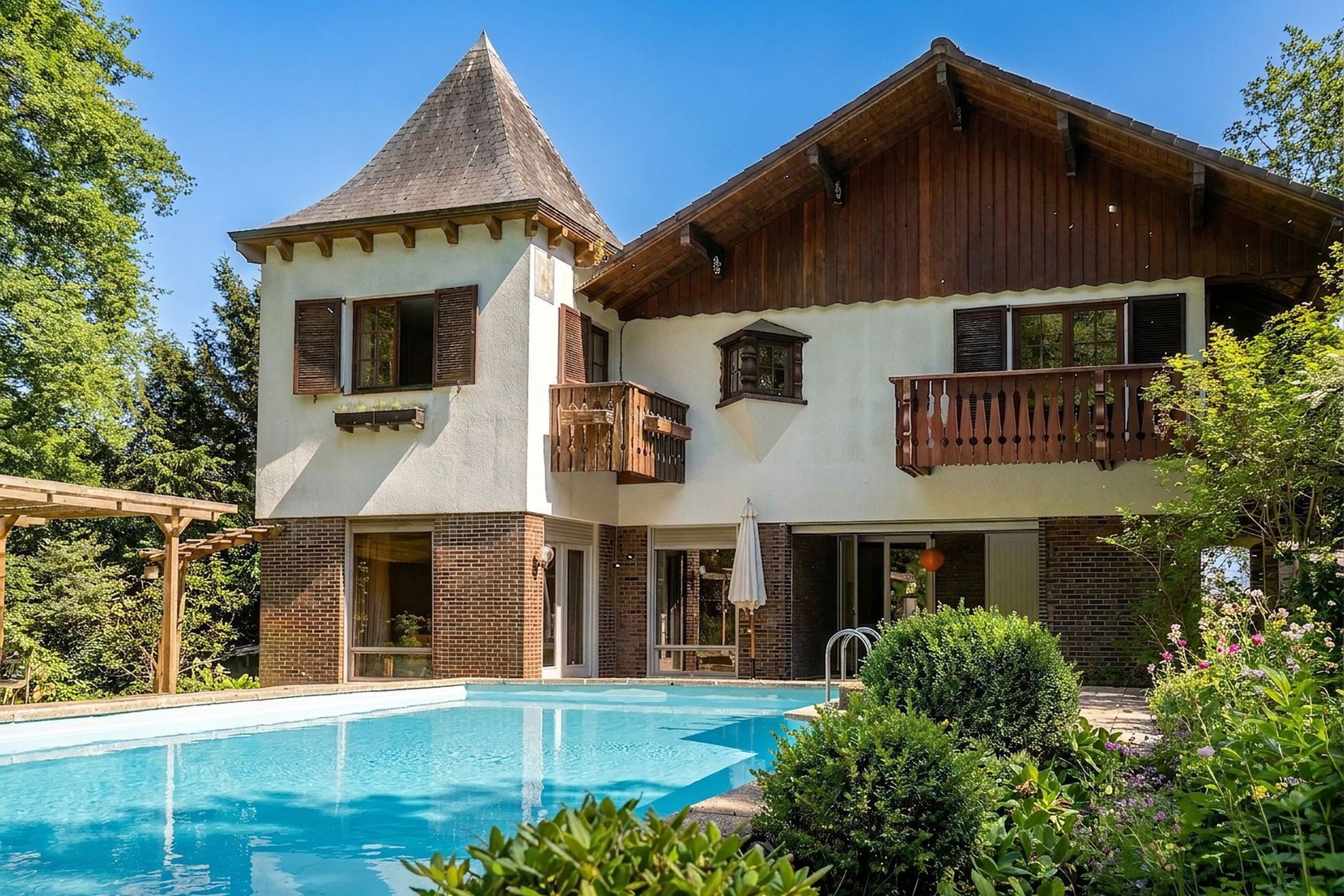 Superbe villa nichée au Mont de l`enclus.