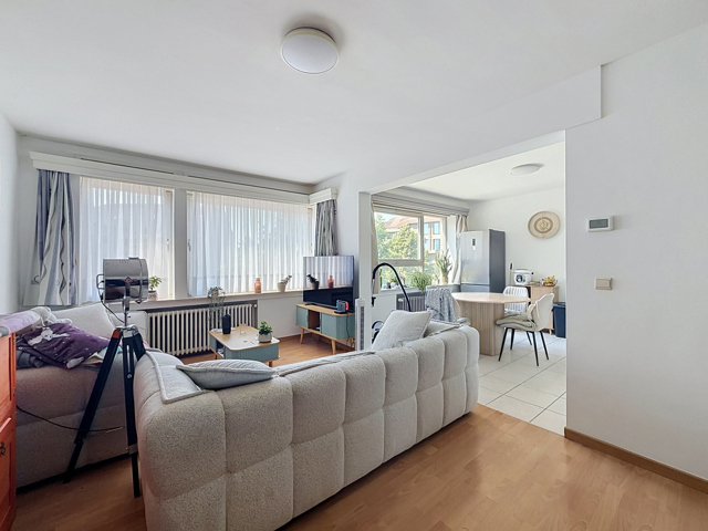 Appartement 2 chambres avec terrasse et cave au centre-ville. Libre le 1er septembre 2026.