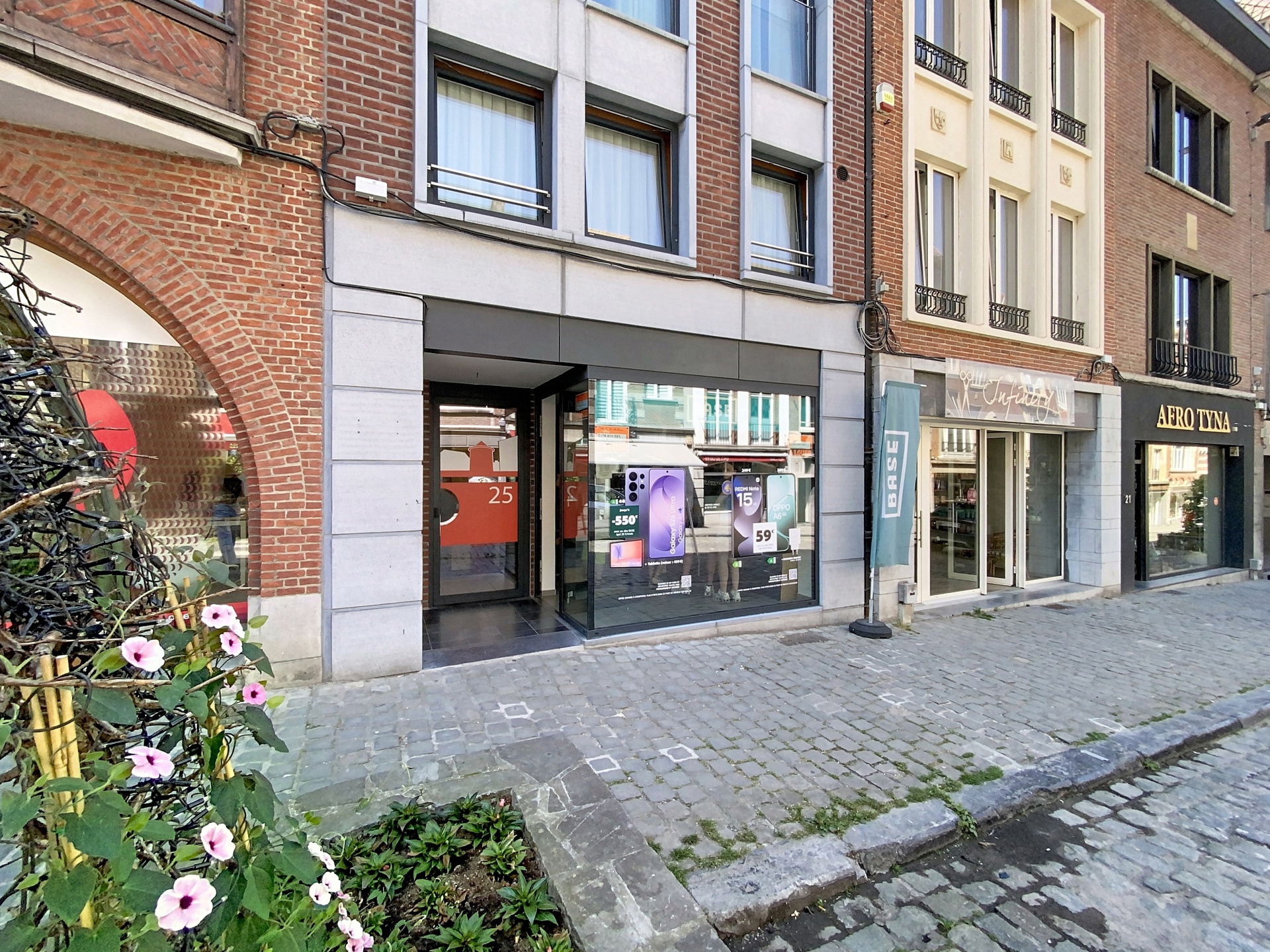 Superbe surface commerciale en plein cœur du centre-ville ! Libre le 1er aout 2026.