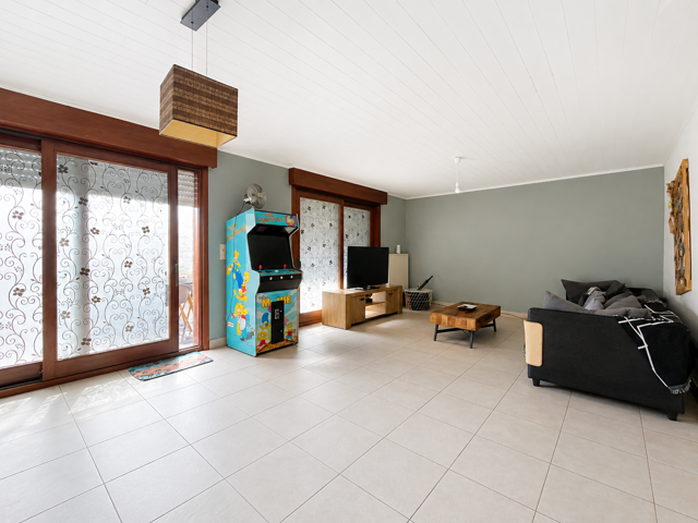 Maison semi-mitoyenne avec 3 chambres, jardin et garage au centre-ville. Libre le 01 septembre 2026 (Possiblité le 15 août 2026).